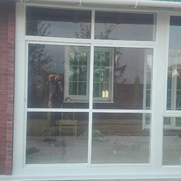 Пластиковые окна в загородном доме из профиля Veka 70 мм, остекление коттеджя под ключ