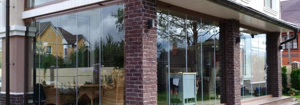 Безрамное остекление веранды